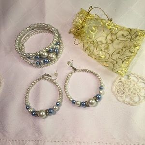 WHITE/ BLUE GLASS PEARLS BRACELET /LOOP EARRINGS